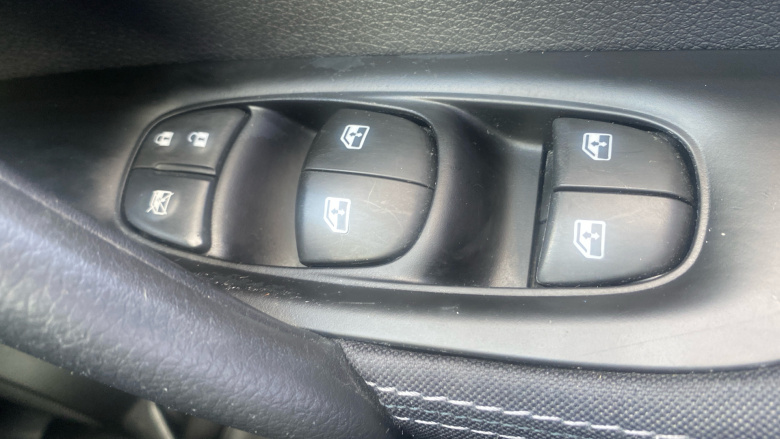 Nissan Qashqai 1.3 DiG-T Acenta Premium 5dr Petrol Hatchback